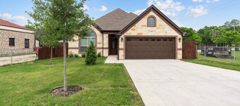 7 min to Stockyards: Spacious, Cozy & Stylish Home