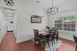 Dining - 7 min to Stockyards: Spacious, Cozy & Stylish Home (Fort Worth)