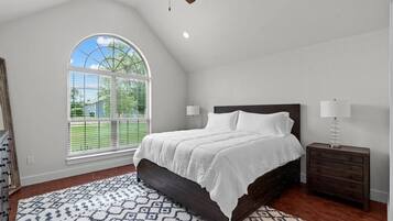 4 chambres, fer et planche à repasser, lit de bébé portatif, Wi-Fi