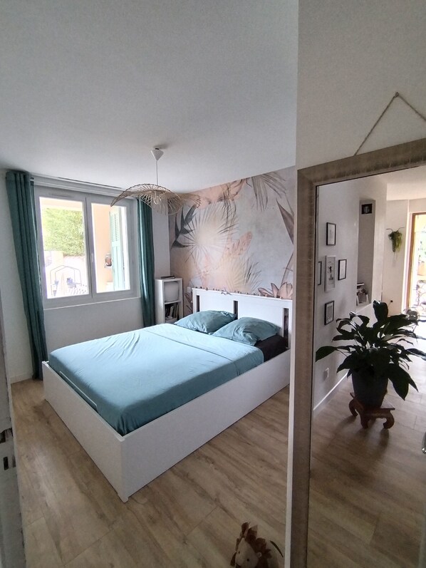 3 bedrooms, bed sheets - Downstairs villa, quiet, close to all amenities (Six-Fours-les-Plages)