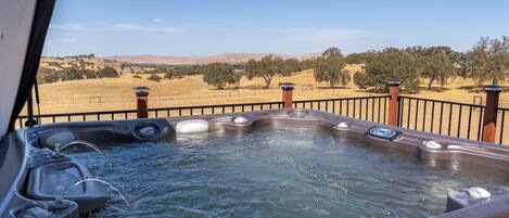 Tina de hidromasaje al aire libre