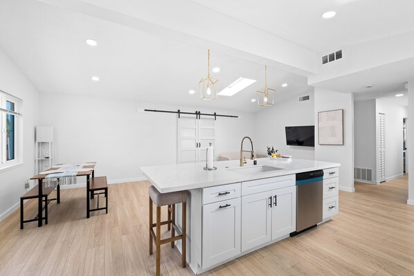 Fridge, microwave, oven, stovetop - San Diego vacation home 10 minutes from down town (San Diego)