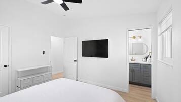 3 bedrooms, iron/ironing board, WiFi, bed sheets