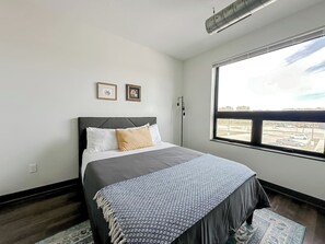 Bureau, fer et planche à repasser, Wi-Fi gratuit, draps fournis