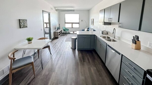 Unclassified image, 1 of 18, button - Sleepover | Lovely 1BD/BA + High Ceilings - DSM (West Des Moines)