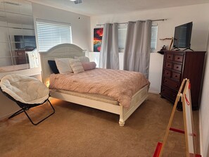 3 bedrooms, iron/ironing board, WiFi, bed sheets