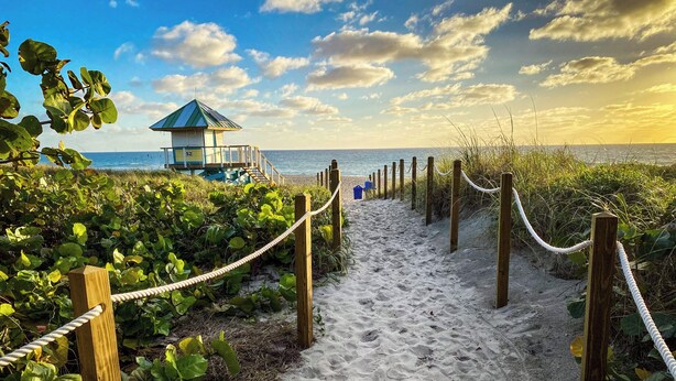 Beach nearby - Delray Ocean Breeze (Delray Beach)