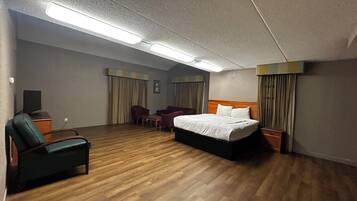 1 bedroom, desk, iron/ironing board, WiFi