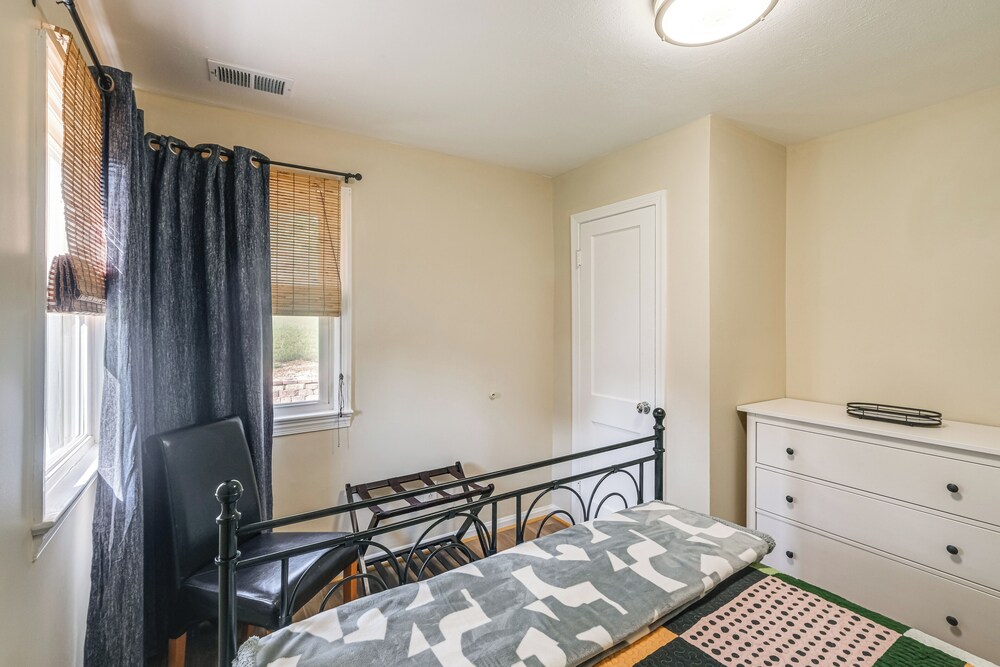 Woodbridge Home 2 Mi to Potomac Mills! Woodbridge Vrbo