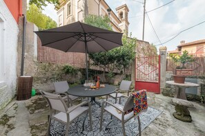 Outdoor dining - Aperol - One Bedroom Apartment, Sleeps 2 (Iseo)