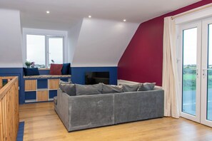 Living area - Self-contained apartment with easy access to mountains, golf courses & amenities (Annalong)