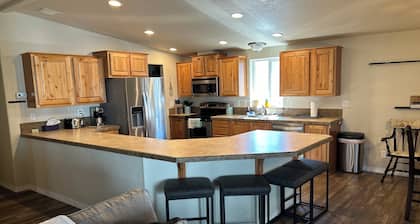 Comfortable 3 bedroom/2 bathroom home in Sunland Estates