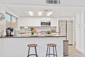 電子レンジ、オーブン、コンロ、食器洗い機