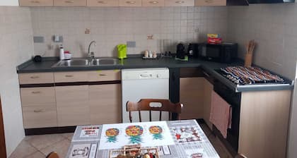 A HOME AWAY FROM HOME BY ALEX - piso cerca del aeropuerto