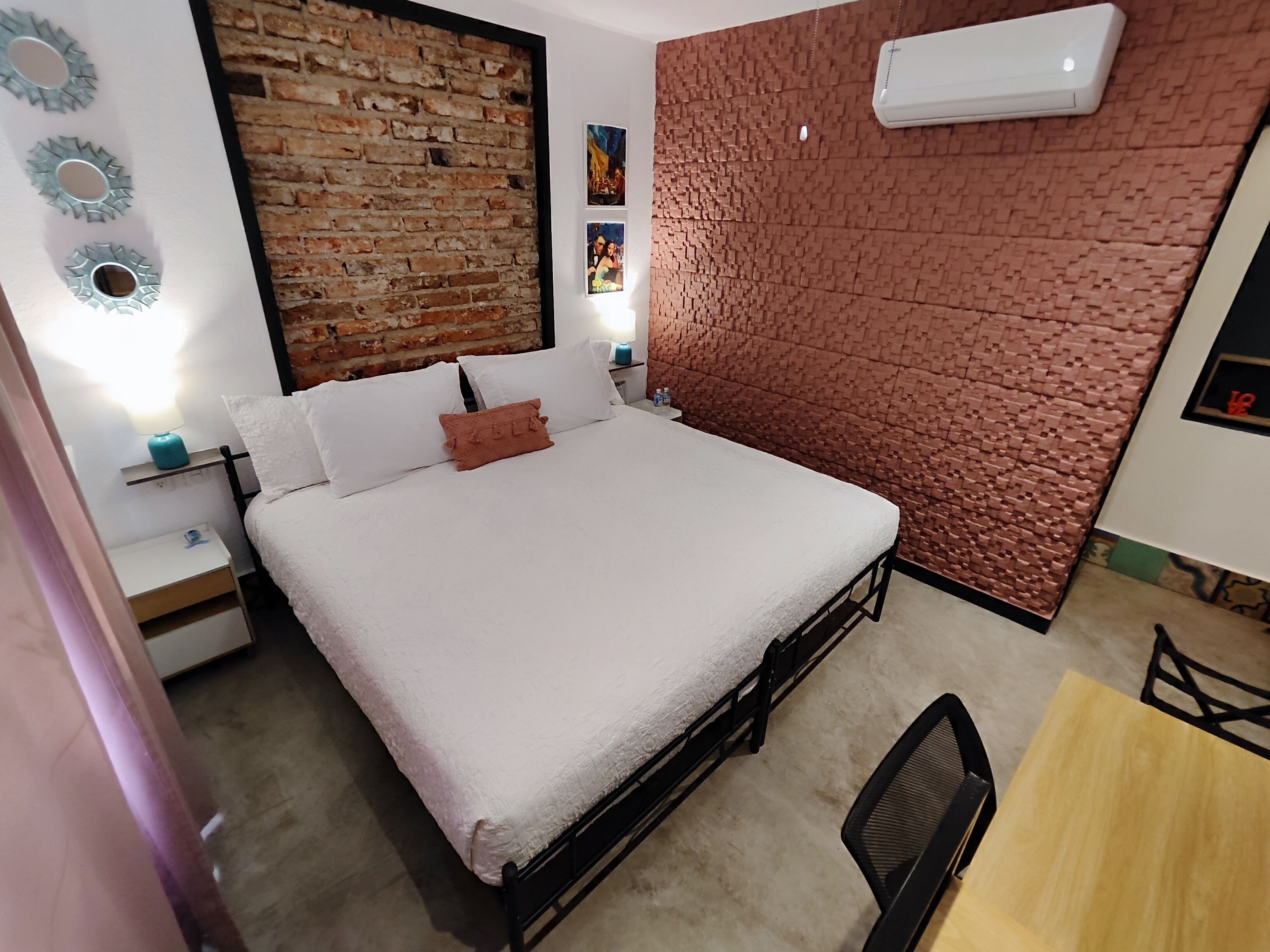 Junior-huone, 1 keskisuuri parisänky | Silitysrauta/-lauta, ilmainen Wi-Fi, vuodevaatteet