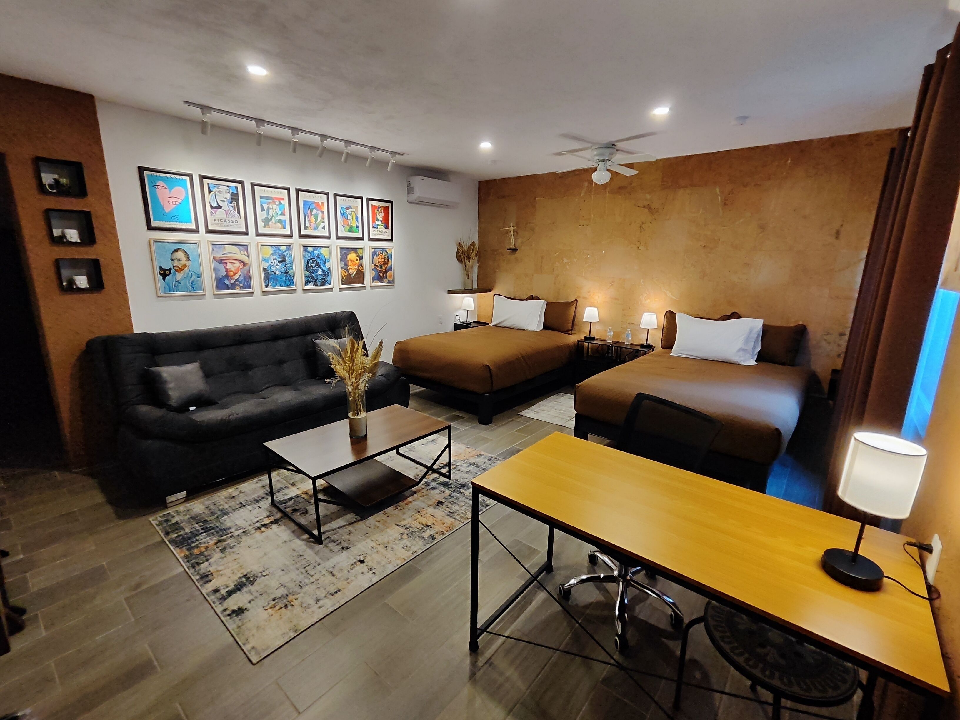 Royal Room, Mobility Accessible, Non Smoking | Iron/ironing board, free WiFi, bed sheets