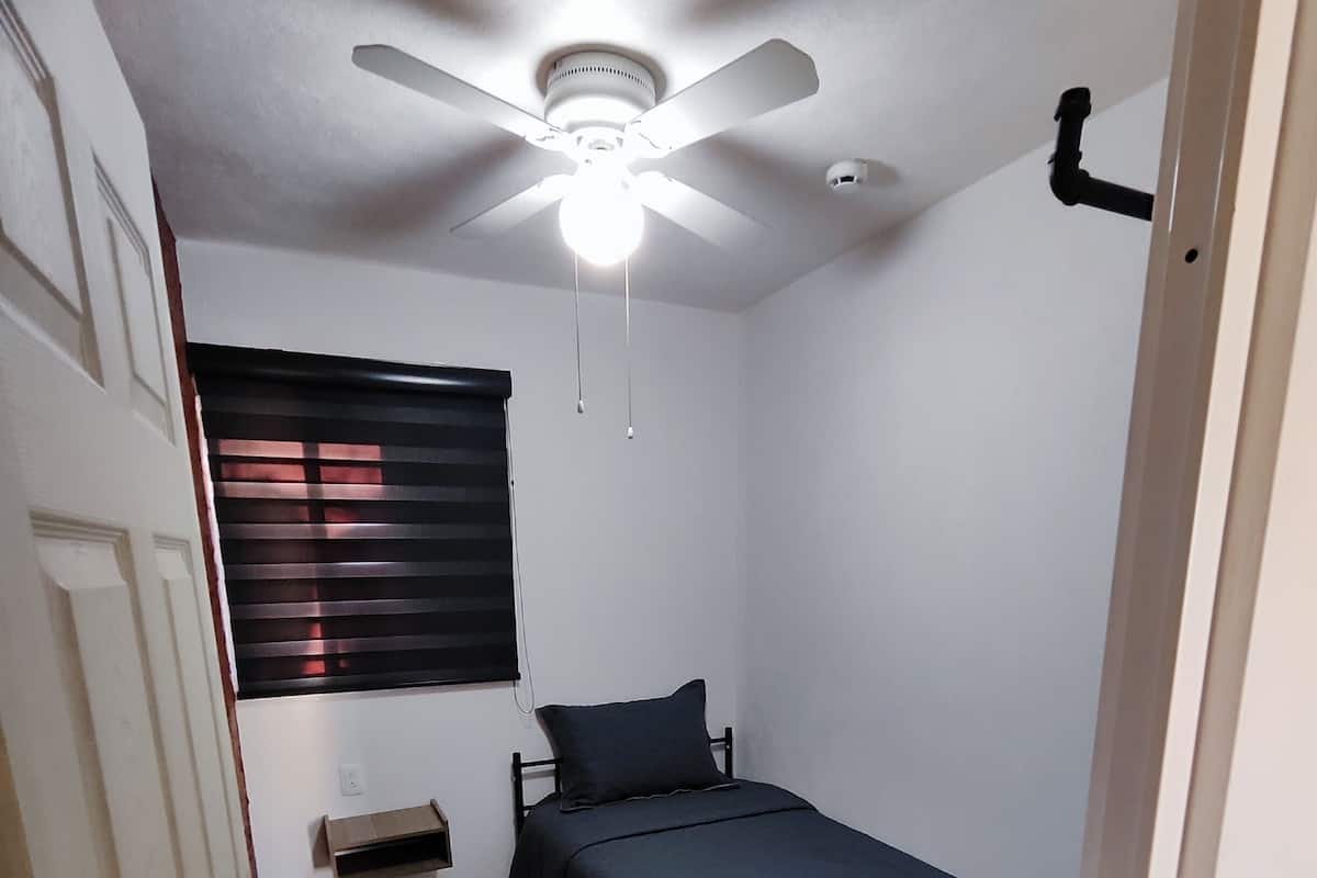 Basic Room, 1 Single Bed, Shared Bathroom