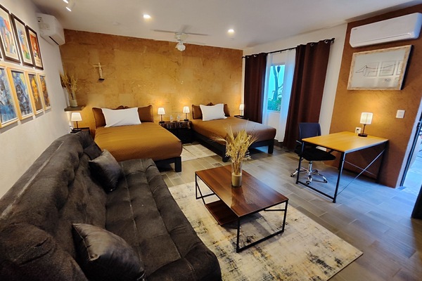 Royal Room, Mobility Accessible, Non Smoking | Iron/ironing board, free WiFi, bed sheets
