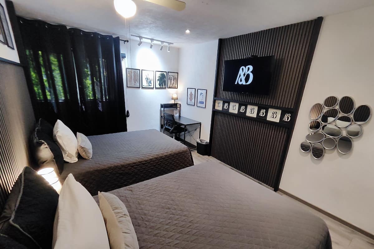 Chambre Signature | Fer et planche Ă repasser, accĂšs au Wi-Fi (inclus), literie fournie