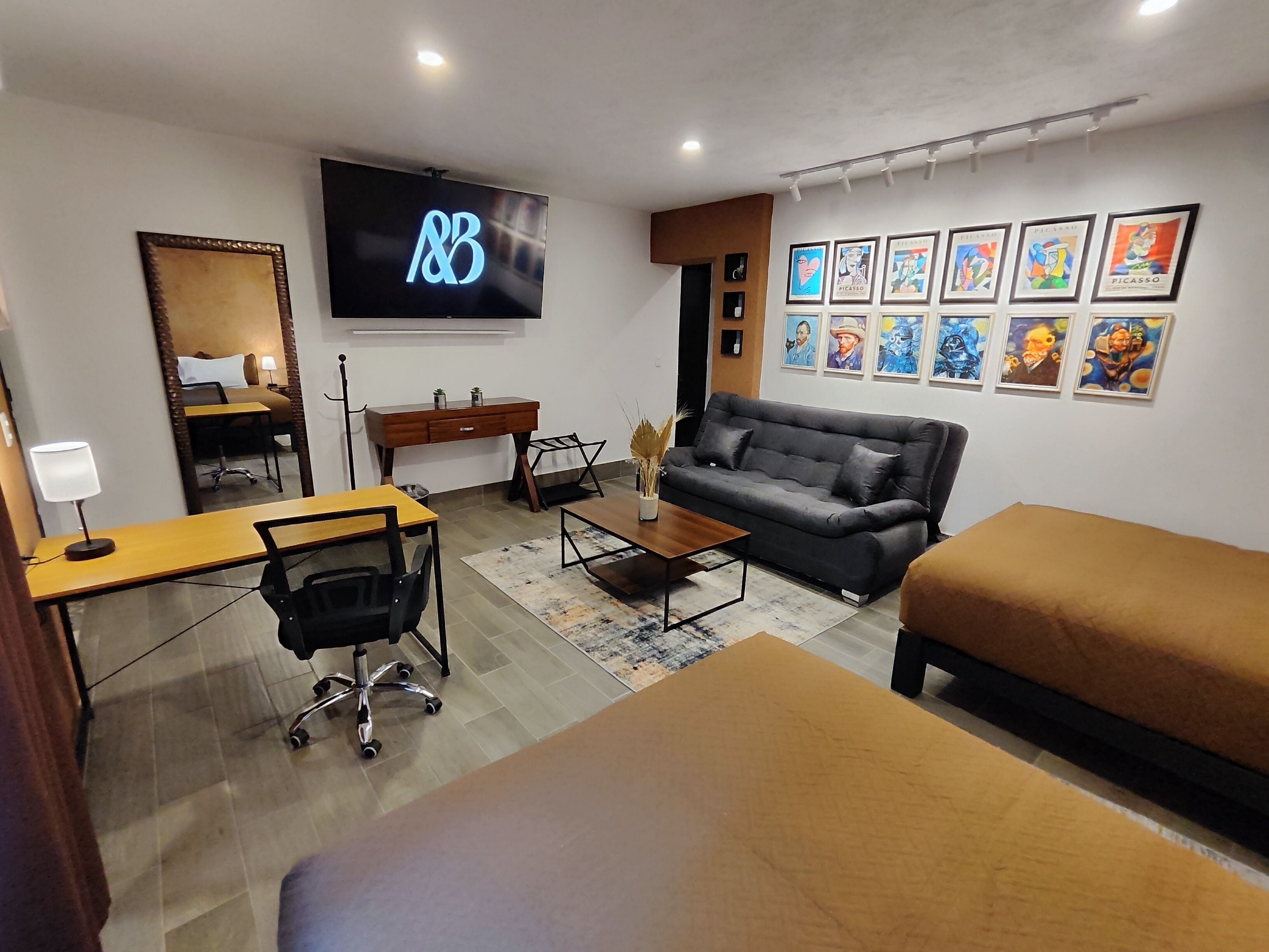 Habitación Royal, acceso para personas con movilidad reducida, para no fumadores | Tabla de planchar con plancha, wifi gratis y ropa de cama 