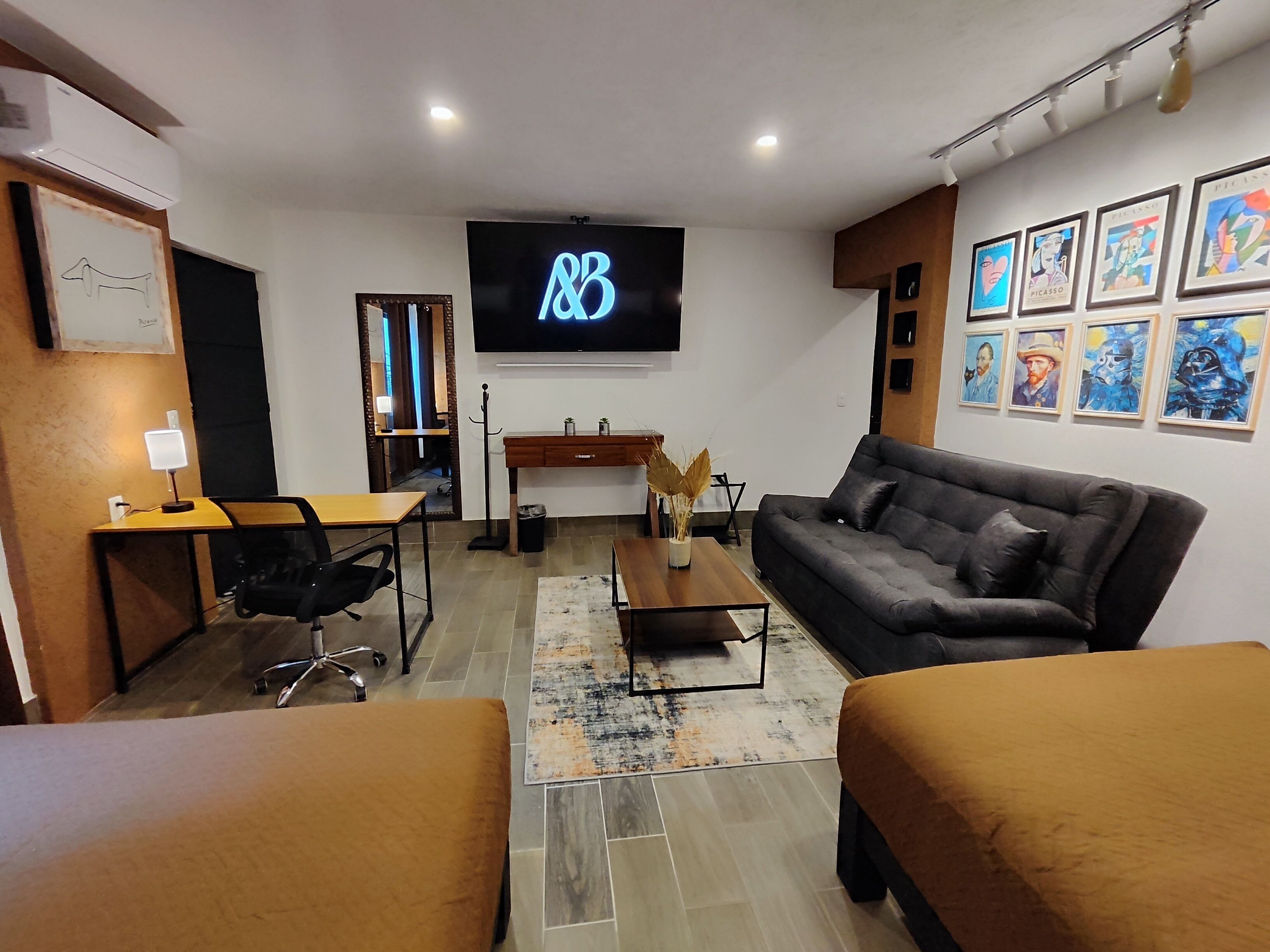 Royal Room, Mobility Accessible, Non Smoking | Iron/ironing board, free WiFi, bed sheets