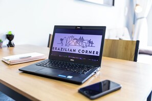 Meeting facility - Apt piscina e AC com academia e vaga (São Paulo)