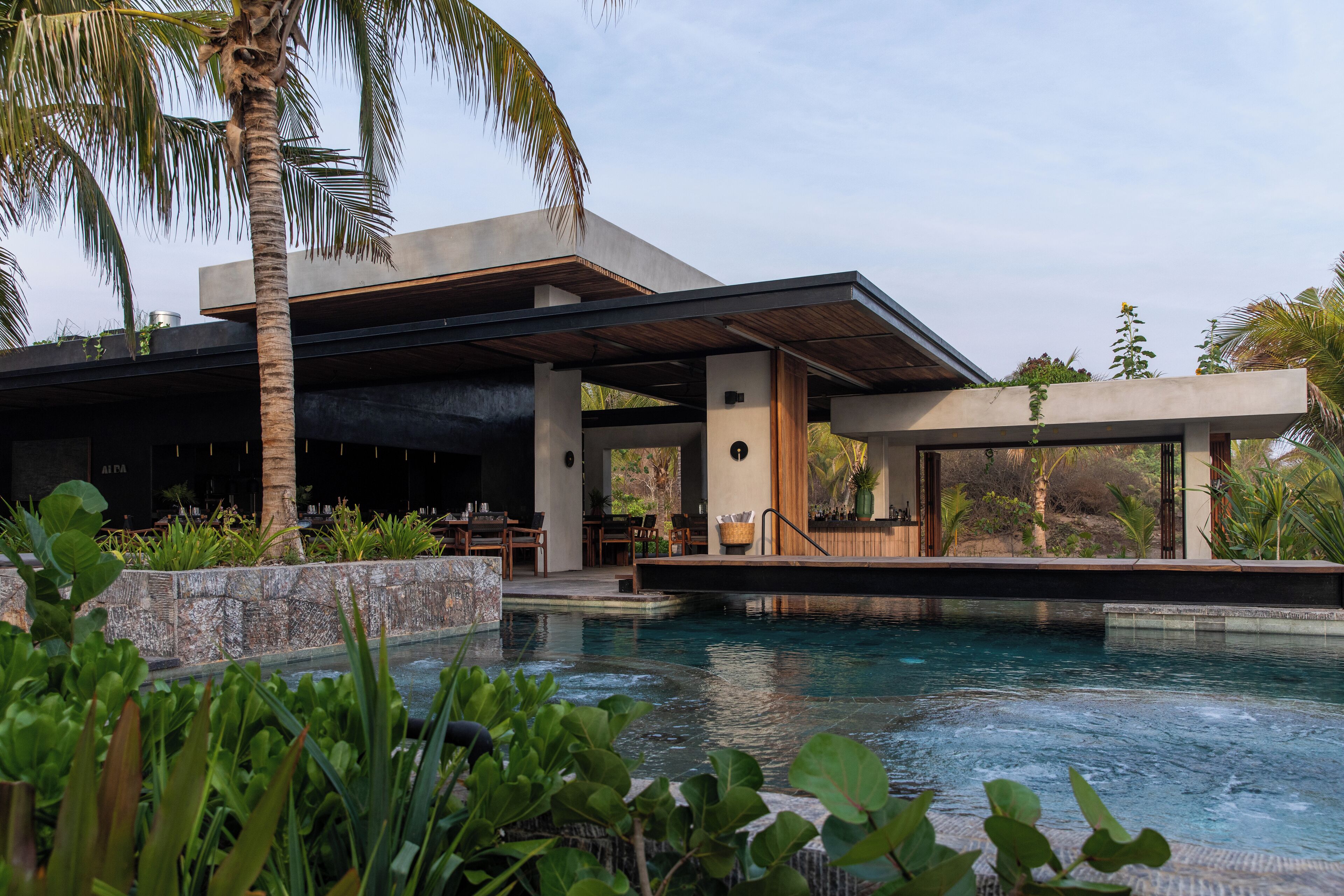 Utendørsbasseng