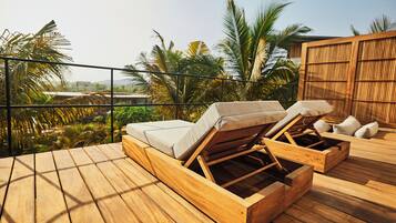 Habitación Grand, varias camas, para no fumadores (Hideaway) | Terraza o patio