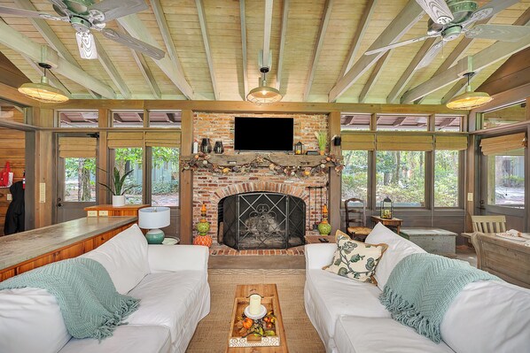 TV, fireplace, video games, DVD player