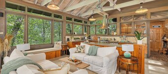 Rustic-Luxe Wilderness Retreat. Sleeps 12. Firepit. Gourmet Kitchen. WIFI. 