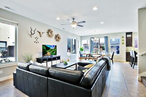 Casa familiar, vistas a la montaña | Zona de estar | Una televisión de pantalla plana