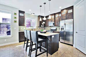 Familienhaus, Bergblick | Eigene Küche | Großer Kühlschrank, Mikrowelle, Ofen, Herdplatte