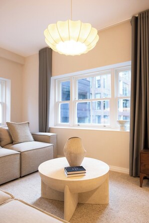 TV - Luxurious 2 bed flat in Covent Garden (Greater London)