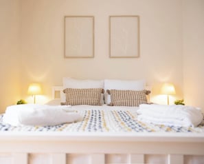 2 bedrooms, iron/ironing board, WiFi, bed sheets - City Centre Hideaway 100m from Trafalgar Square (Greater London)