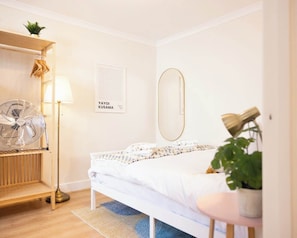 2 chambres, fer et planche à repasser, Wi-Fi, draps fournis