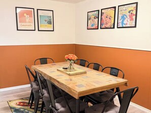 Dining - Charming 3BR Basement Suite, Full Kitchen, Sleep 8, Family Friendly (Calgary)