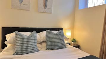 3 bedrooms, desk, iron/ironing board, free WiFi