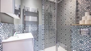 Shower, towels, soap, shampoo