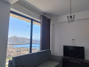 1 bedroom, desk, laptop workspace, free WiFi