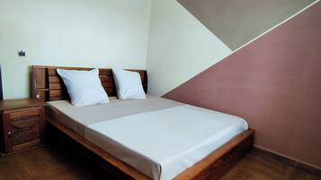 5 Schlafzimmer, Bügeleisen/Bügelbrett, kostenloses WLAN, Bettwäsche