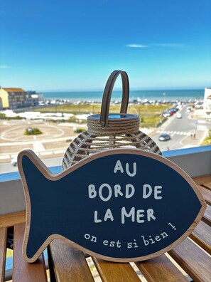 Näkymä rannalle/valtamerelle