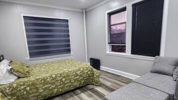 2 habitaciones, escritorio, cuna de viaje y wifi