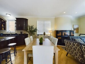 Dining - Cozy Billards Home w/ Spa Tub (Chicago)