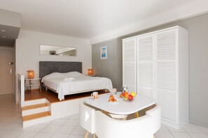 Iron/ironing board, free WiFi, bed sheets - Vista-2806-Stunning Sea View (Cannes)