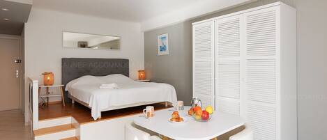 Silitysrauta/-lauta, ilmainen Wi-Fi, vuodevaatteet