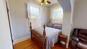 1 bedroom, WiFi, bed sheets - Margaret Manor on Park Ave  (Lake Charles)