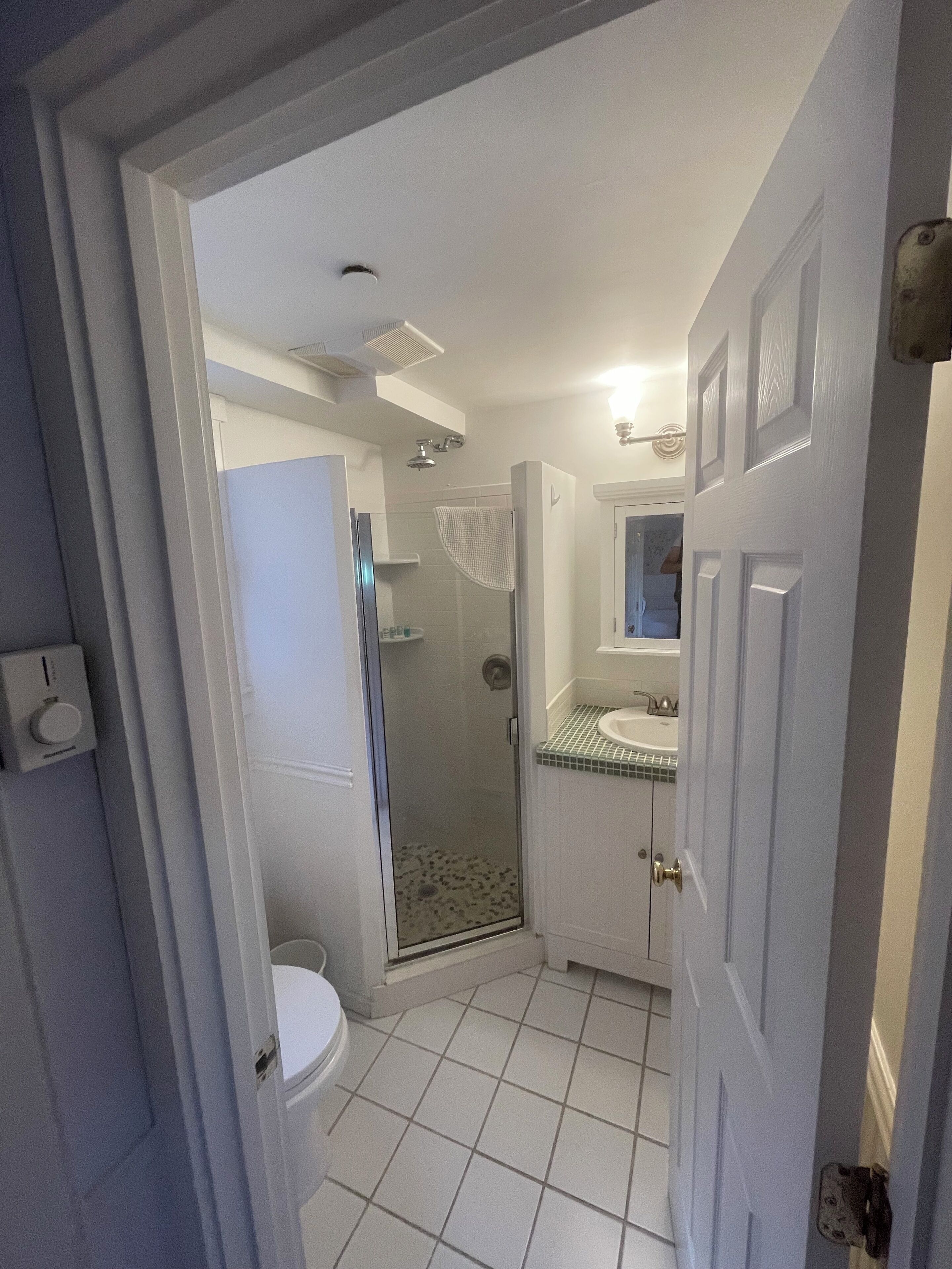 Dusche, Haartrockner, Handtücher, Seife