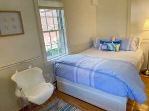 1 bedroom, iron/ironing board, WiFi, bed sheets - Noddy - Cozy & cute 1st Floor Studio close to town with everything you need. (Nantucket)