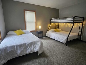 4 chambres, fer et planche à repasser, Wi-Fi, literie fournie