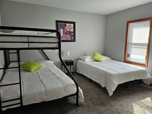 4 makuuhuonetta, silitysrauta/-lauta, Wi-Fi, vuodevaatteet